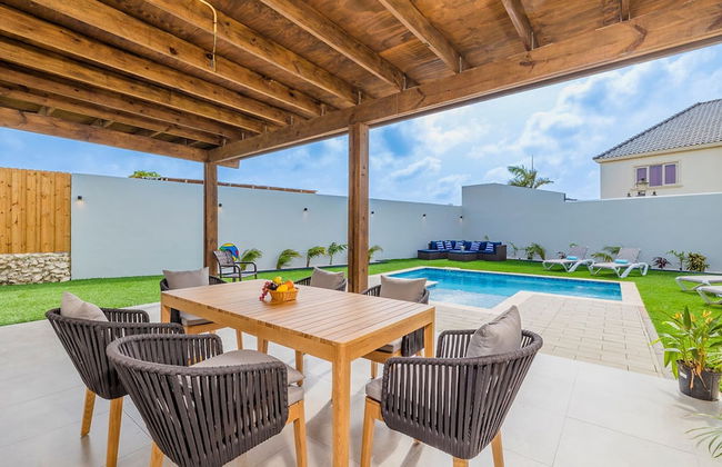 Brand NEW 3br2ba w Private Pool Amazing Location - Foto 2