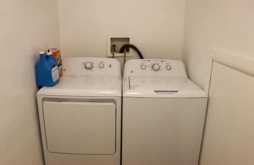 Large home with hot tub in serene wooded setting - Foto 71