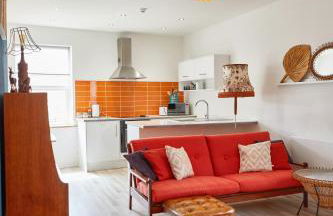 Binks - Seafront 1 bed first floor apartment - Photo 1