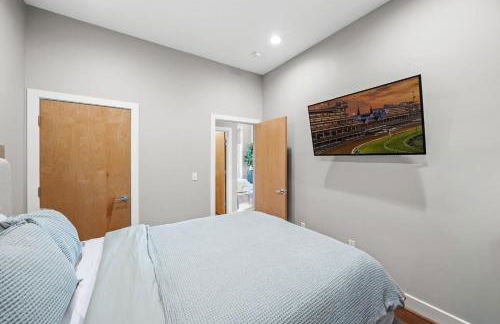 NEW Elegant Downtown Escape with Modern Comforts - Foto 28