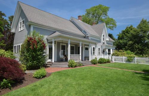 Gorgeous Traditional Home Modern Amenities Downtown Harwichport - Foto 49