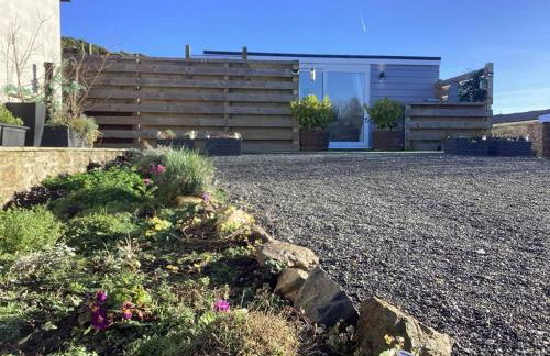 Adorable private couples retreat with hot tub - Photo 33