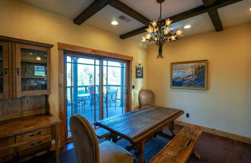 Scenic Mountain Cabin with Creekside Deck & Outdoor Fireplace near North Meadow Creek, Montana - Foto 17