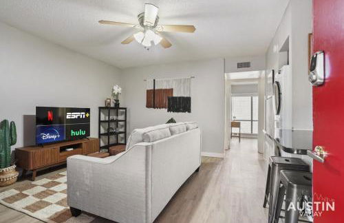 Spacious 2 Apt Combo Sleeps 12 Pool and Pets - Photo 30