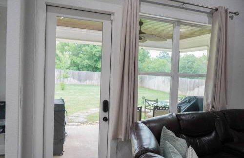 The Haven on Loveless Street with Game Room - Foto 39