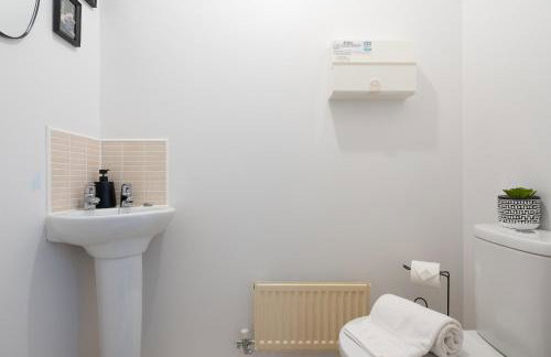 Swindon Modern Large House with Garden Sleeps 7 - Foto 17