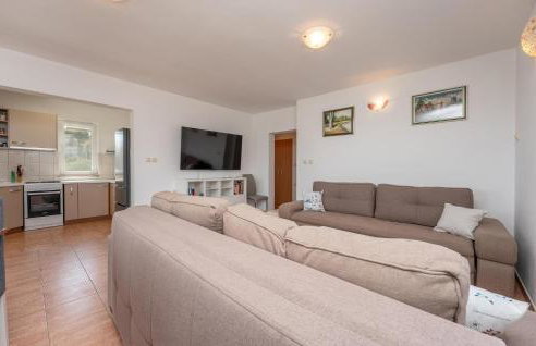 3 Bedroom Cozy Apartment In Ugrinic - Foto 18