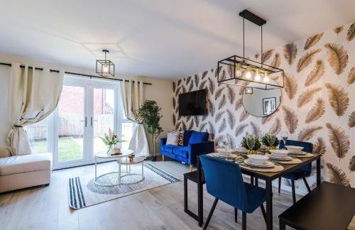 Liverpool-Halewood-Speke - NR Airport & JLR - Sleeps 8 - 5 Beds 1 sofabed 2 Bath Driveway Parking - Docks - Short 2 Long Stays - by Samina, ARZ Stays - Foto 7