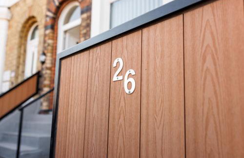 Flatzy - Sleeps 16 Near Football Ground & Ping Pong Table - Foto 12