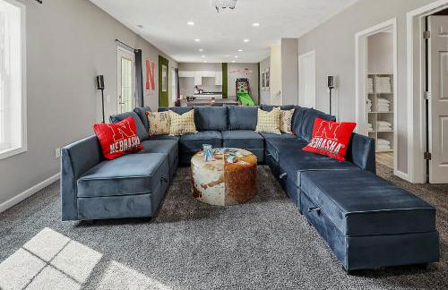 Charming 5BD - UNL 5mins - BBQ, Games & Backyard - Foto 1