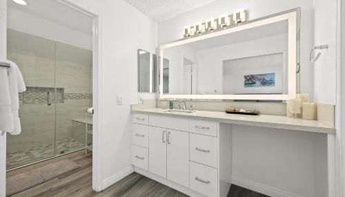 Newly Remodel Luxury Home with Hotel-Like Amenity - Foto 4