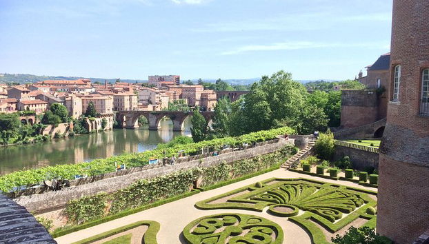 Albihttps: //media-cdn.tripadvisor.com/media/attractions-splice-spp-720x480/07/06/31/e7.jpg