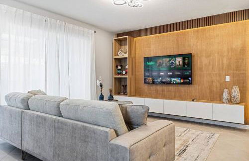 Stunning 5B45B, Heated Pool & BBQ - Photo 7