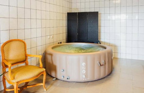 Beautiful Home In Dugo Selo With Wifi - Foto 3