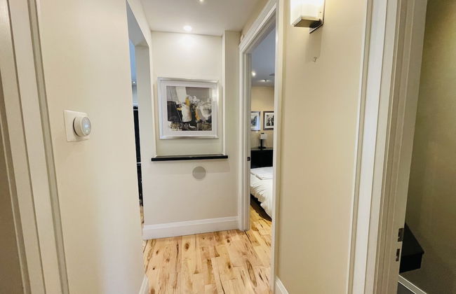 Chic Two Bedroom Downtown Condo - Photo 9