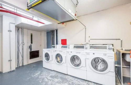 Colorful downtown condo, 2 bedrooms, king bed - Foto 18