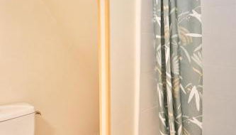 Big Apple - Studio paisible - parking gratuit - 2 personnes - Village Vaux 3 minutes Auxerre - Foto 3, Shower