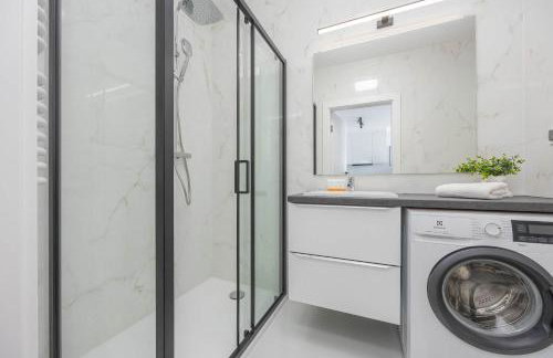 Elegant Apartment in Warsaw with Parking and Desk for Remote Work by Noclegi Renters - Foto 23