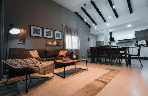 Cozy country home with heated outdoor pool - Photo 6