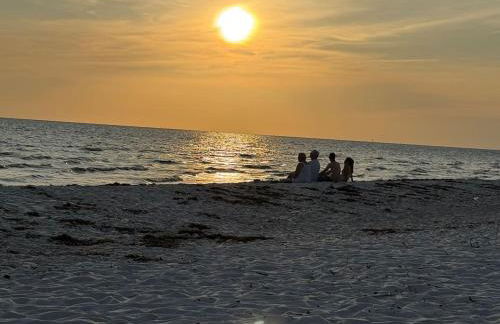 New 5BR Beach Access Heated Pool Free Golf Cart Game Rm - Foto 12