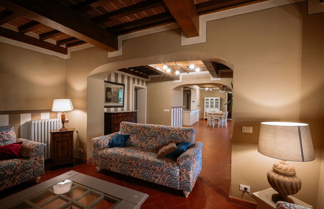 Villa in Tuscany With Pool & Panoramic Views - Photo 11