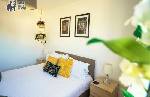 Central 2 Bedroom Flat with 2 Parking Spaces, Quiet and Modern Stay - Foto 16