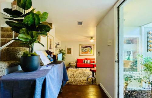 Artist's Condo with 2 Bedroom & Arcade - Foto 1