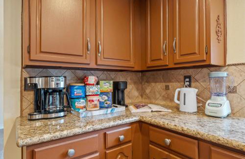 Entire Private Home with 4 Bedrooms, Pool, Hot Tub, King Bed, Garage, Available Now - Foto 17