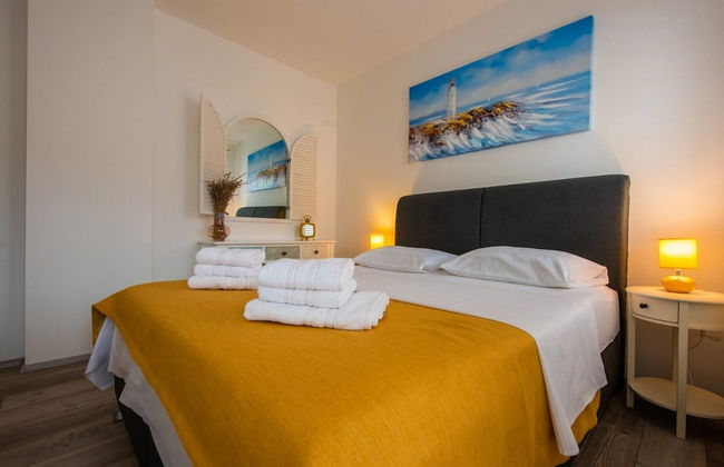 Charming and Tranquil Kastel Gomilica Apartment With Balcony and Patio - Foto 7