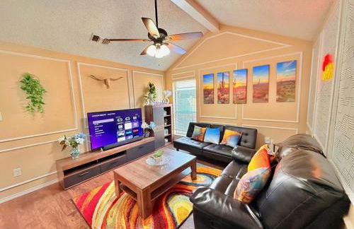 Near AT&T Stadium, UTA, Globe Life, Six Flags, DFW Airport, American Airlines Center with Games and Crib - Foto 1