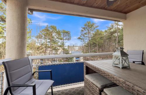 Lake front Keowee Condo with Balcony & Resort Amenities! 20 min to Clemson condo - Foto 29