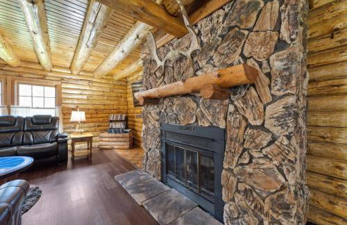 8BR 5BA Huge Dog Friendly Log Cabin near Wisconsin Dells and Lake sleeps 25plus - Foto 10