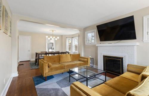 Inviting 4BR2BA in Oakley with 2 Park Spots & Lg Deck - Foto 17