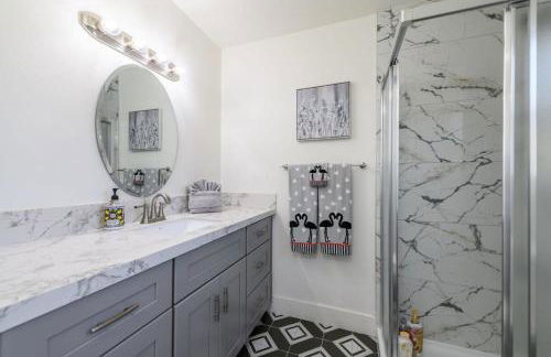 Spacious Disneyland 5 Bedroom 4 Bath House with Game Room - Photo 15