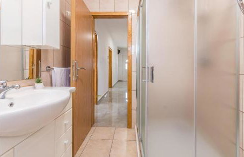 Awesome Apartment In Gornje Rastane - Foto 36