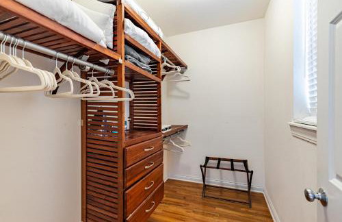 Windy City Getaway - 3BR 2BA Chicago Townhouse home - Photo 61