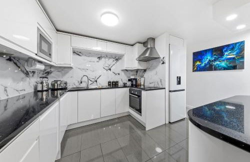 New Modern Hybrid 4 Bedrooms 7 Bed apartment 12 guest capacity - Foto 12