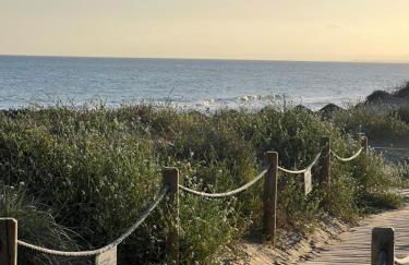 STYLISH TOWNHOUSE IN BEACHFRONT COMPLEX - Photo 8