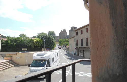 Chez Jérôme, au pied de la cité médiévale - Foto 10