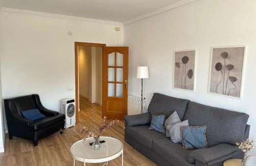 Frente al puerto y junto a la playa del Arenal - Foto 10