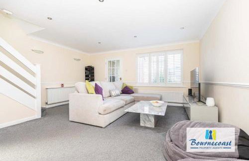 AUSTER CLOSE by BOURNECOAST - A Family Home with Garden and Parking - WIFI - HB9617 - Foto 1