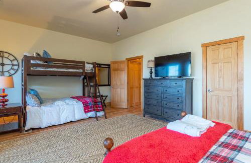 Wolf's Den~Views~Hot Tub~Home Theater~Hatley Ski! - Foto 45