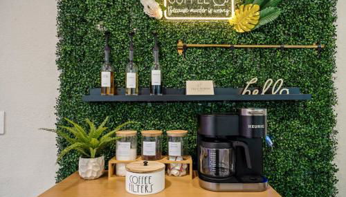 Waterfront Oasis Escape with 7 Seats Hot Tub! - Foto 2