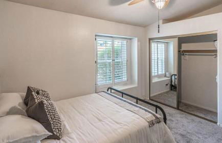 New Listing! Stylish 4 Bdrm W/pool and Game Room - Foto 56