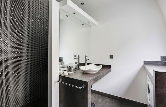 Elegance and Comfort With A/C - Arc de Triomphe - Foto 11