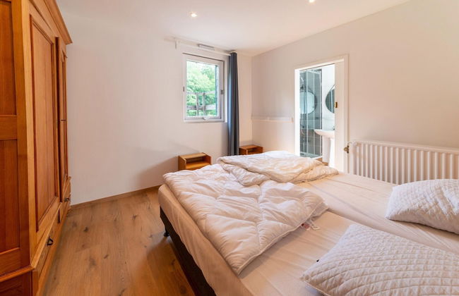 Mansion With Pool & Bar - Photo 3