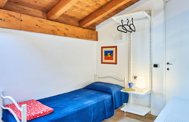 2 bedroom Apartment in Bellano with garden - Photo 19