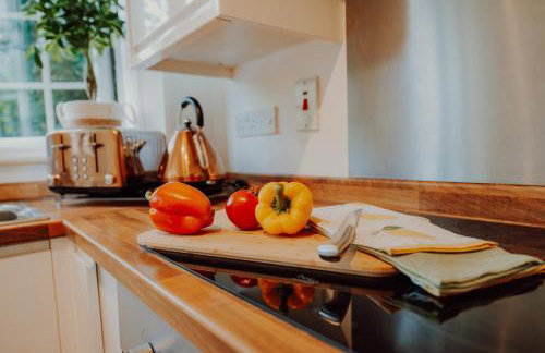 NovaCrest - Stylish 3 Bedroom with Parking - Sleeps 5 - Foto 12