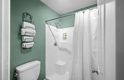 Modern Oceanside Stay with Yard & Laidback Vibes - Foto 4