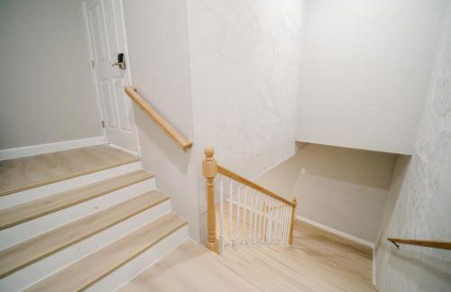 Spacious 5BR 3BA Free Parking Minutes to DC with Pool - Foto 53